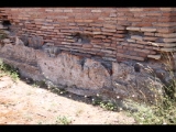 00918 ostia - regio ii - insula iv - terme di nettuno (ii,iv,2) - raum 8 - tepidarium - ostseite - li der apsis - tubuli - 06-2022.jpg